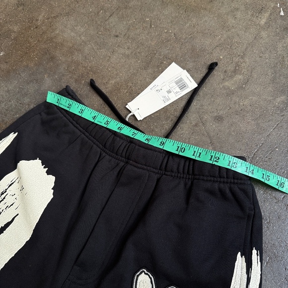 Y-3 Men's Relaxed-Fit Sweatpants with GFX Logo Applique - Picture 4 of 12